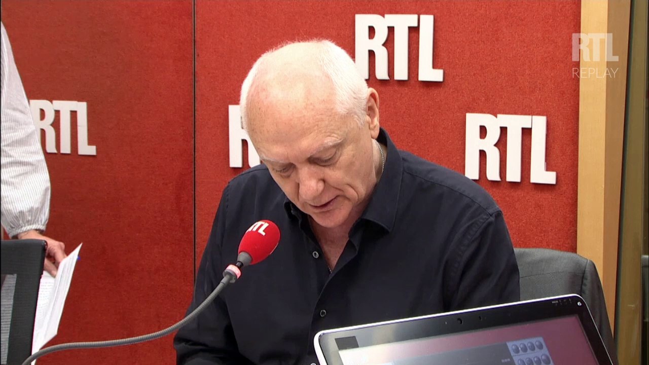 Présidentielle 2017 : "Les socialistes cherchent un trou de souris pour François Hollande", explique Nicolas Domenach