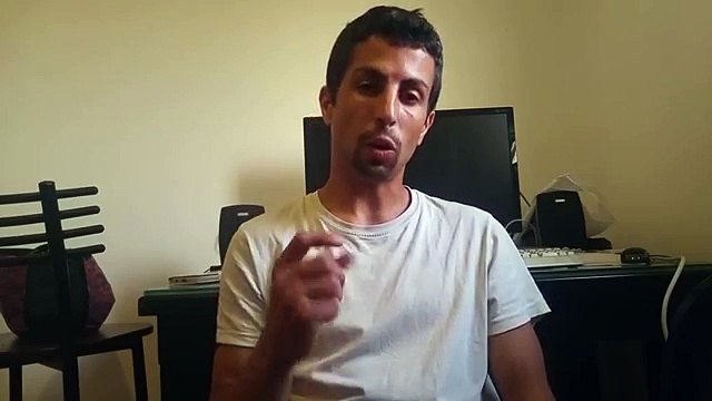 אבי מהצוות של אילה כהן מאפרת מקצועית עד הבית -למה המצורי איפור שלנו יקרים משמעותית