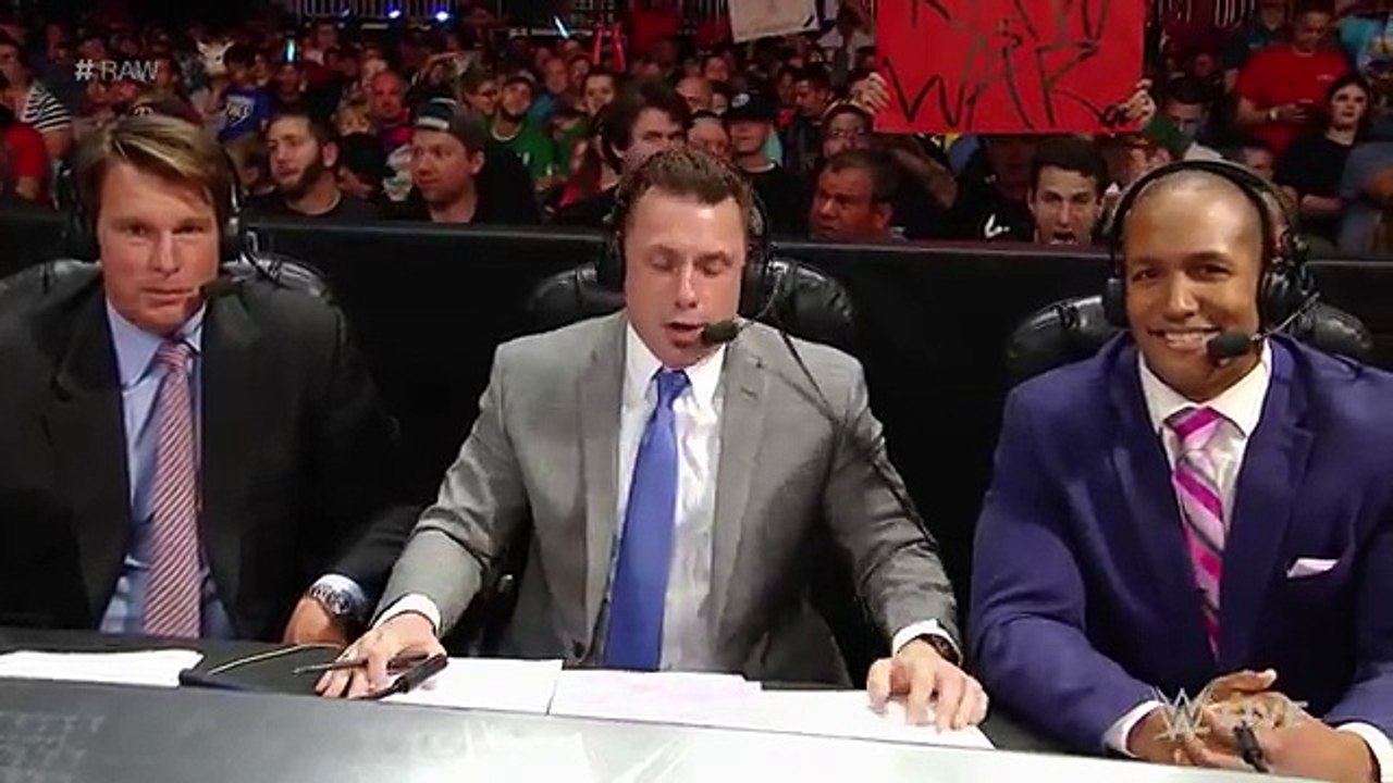 Xavier Woods & the UpUpDownDown squad dig into Pizza Hut's Bacon Stuffed-Crust Pizza: May 9, 2016