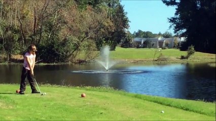 La fille de Régis joue au golf