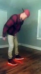 Ce jeune danseur a eu un gros problème dès son premier mouvement !