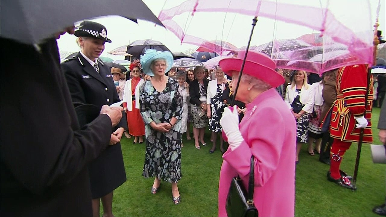 Queen caught on camera calling Chinese officials 'very rude'