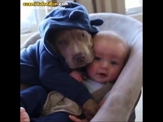 Kankasıyla Beşikte Keyif Çatan Bebek