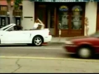 Elle perd sa Jupe Caméra Cachée