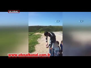 Kocaeli'nde silahlı bir kişi küçük çocuklara silahla atış yaptırdı