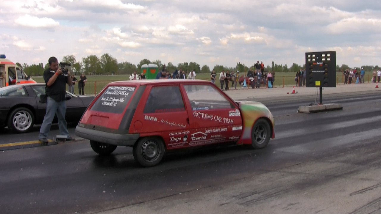 Chevrolet Corvette Vs. Renault Clio