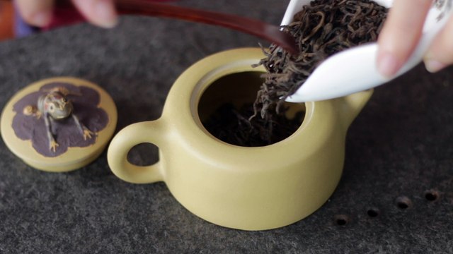 Brewing Loose Pu Erh in Yixing Teapot: Teasenz