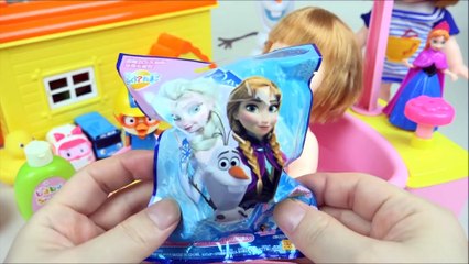 Baby doll Bath playing toy with Pororo Tayo toys 콩순이 와 뽀로로 타요 목욕놀이