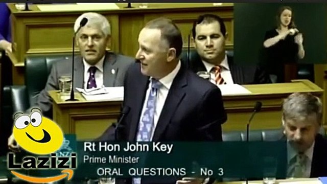 New Zealand k Prime Minister Ko Panama leaks pr Parliment se dhkay de kr nikaal dia gya