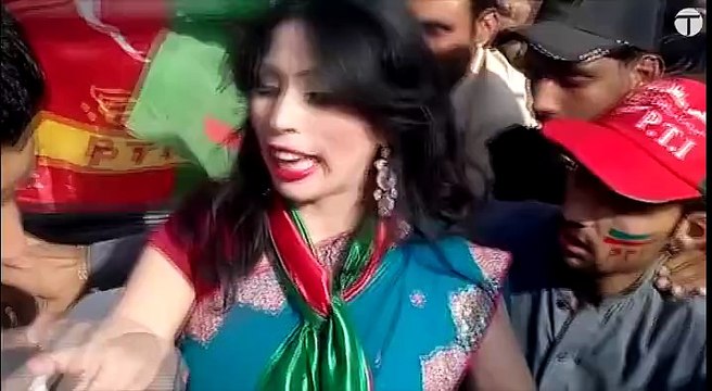 Ainy Khan gets harassed in PTI rally