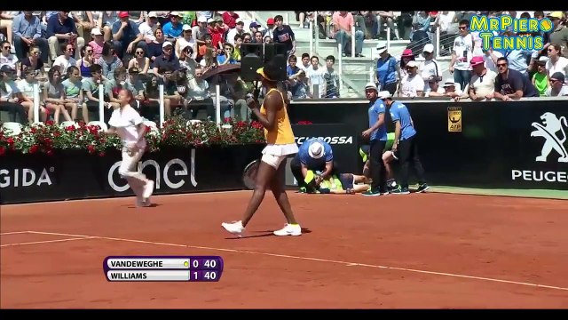 Un ramasseur de balles fait un malaise en plein match au tournoi de Rome