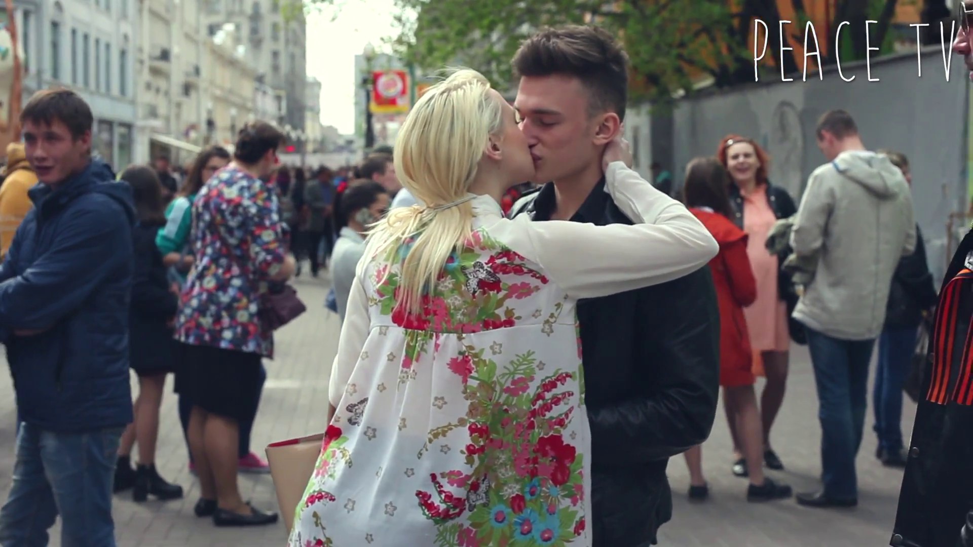 Жағажайда емізікшелер шығып тұр