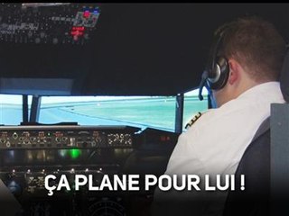 Tobias plane dans sa cave... aux commandes d'un avion !