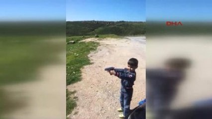 Kocaeli Küçük Çocuğuna Tabanca Verip Ateş Ettirdi
