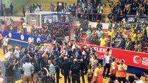 Dilimde şarkıların gündüz gece -2015-2016 Şampiyonu Fenerbahçe Bayan Basketbol Takımıyla