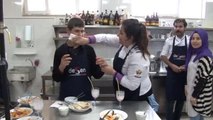 Otistik Çocuklar, Üniversite Öğrencileriyle Yemek ve Pasta Yaptı