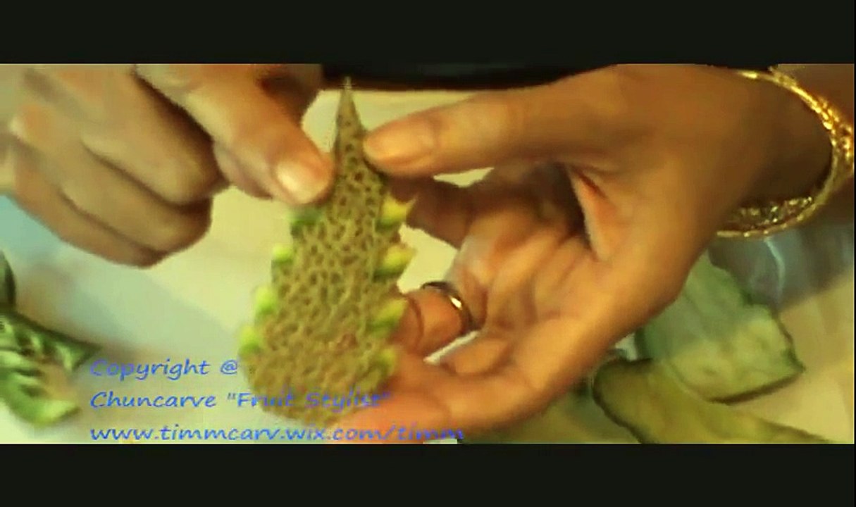 Chuncarve Holiday Fruit Platter-จัดแตงจากด้วยผลไม้