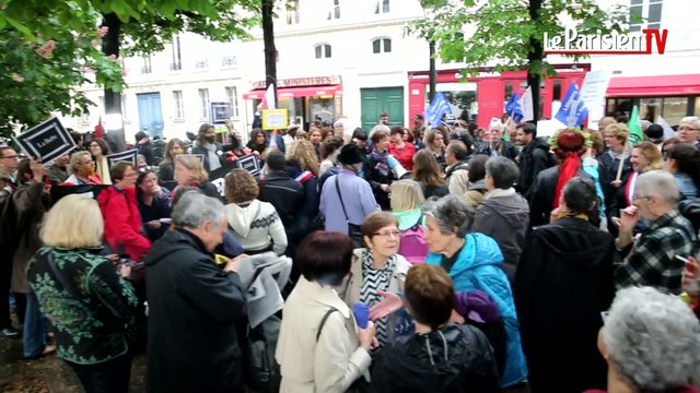 Affaire Baupin : les féministes manifestent devant l'Assemblée nationale