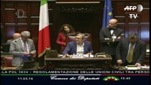 Parlamento de Italia legaliza la unión homosexual