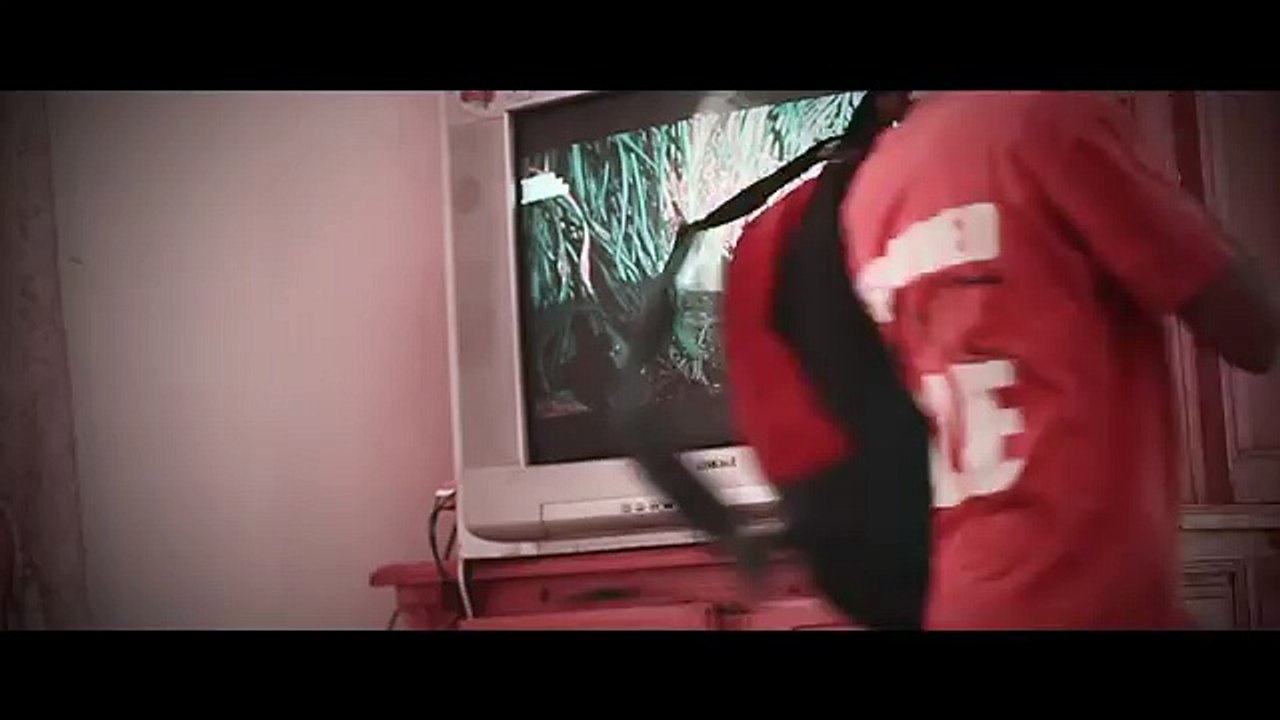 Sanfara Je Fume Trop Ft. Ferr (Clip Officiel)