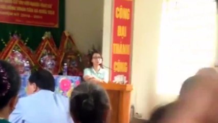 VTV xin lỗi dân vì xuyên tạc "Dùng chổi quét rau - giả sâu ăn lá"