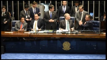 Senado continúa debatiendo mientras se inclina a favor de juicio  a Rousseff