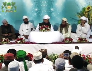 Camera Ki Aankh Apko Dekh Rahi Hai