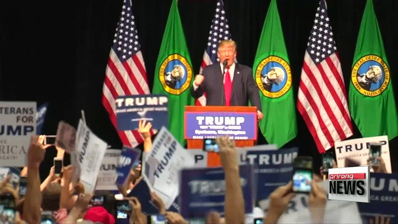 Tax, email issues turn up heat on U.S. presidential frontrunners