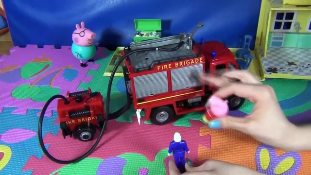 Peppa Pig Caserne Camion Pompiers Fire Station Engine Play Doh