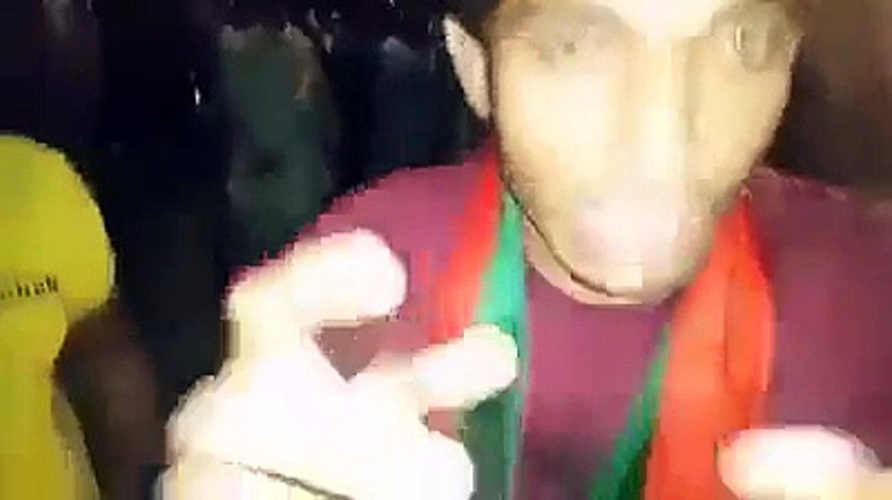 Exclusive Video of PMLN Goons in PTI Jalsa Lahore, Bashing Imran Khan & Praising Nawaz Sharif