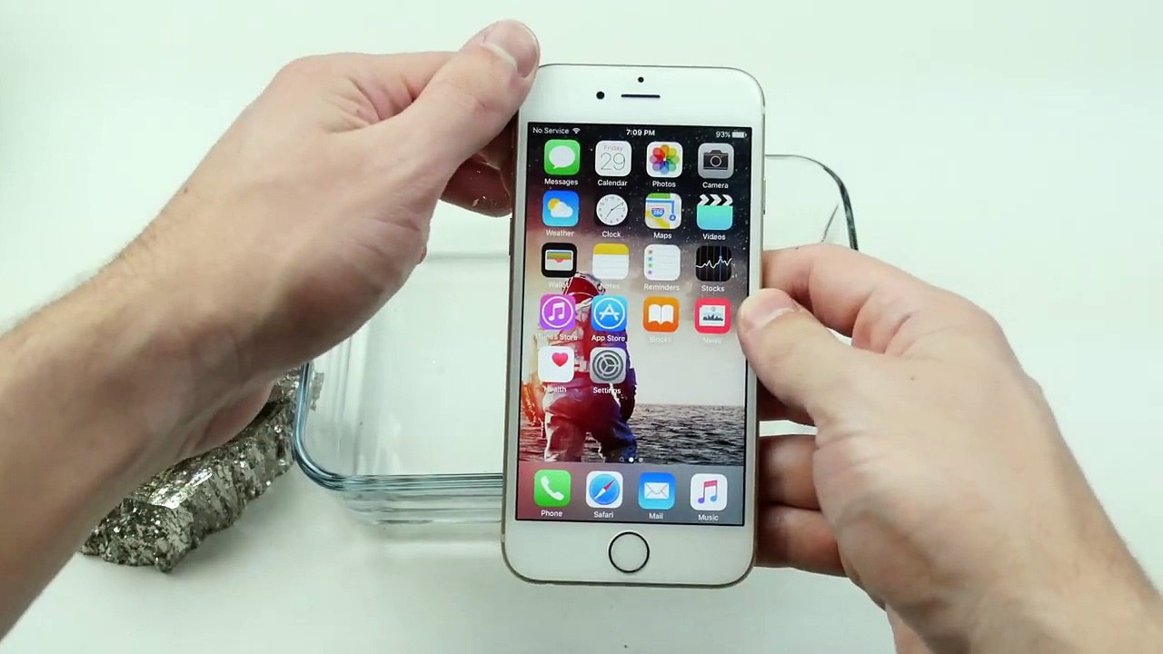 How To Properly Cook an iPhone 6S in Hot Metal