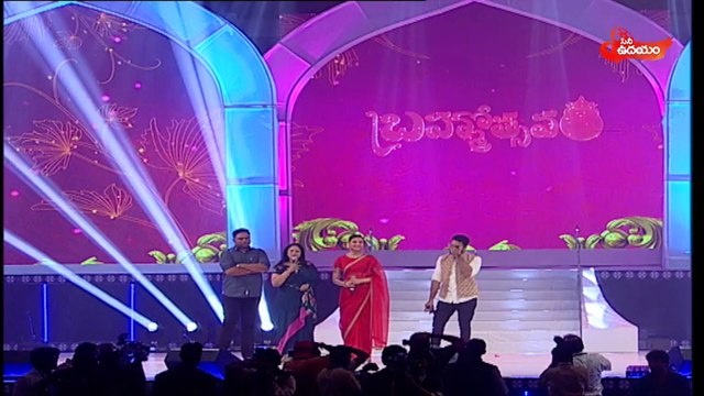 Actress Jayasudha gets emotional at Brahmotsavam Audio Launch - CineUdayam