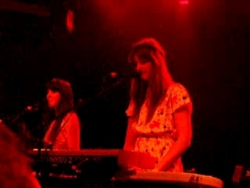 Au Revoir Simone @ Paris (Trabendo) Lark