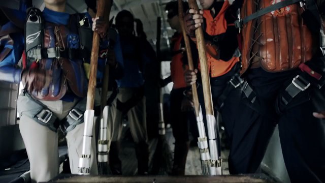 Des parachutistes jouent au Guidditch en pleine chute libre