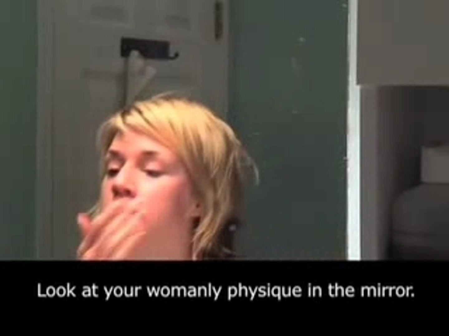 Qui n'aura pas la gerbe en débouchant la douche, bouchée par les cheveux de  sa femme - Vidéo Dailymotion