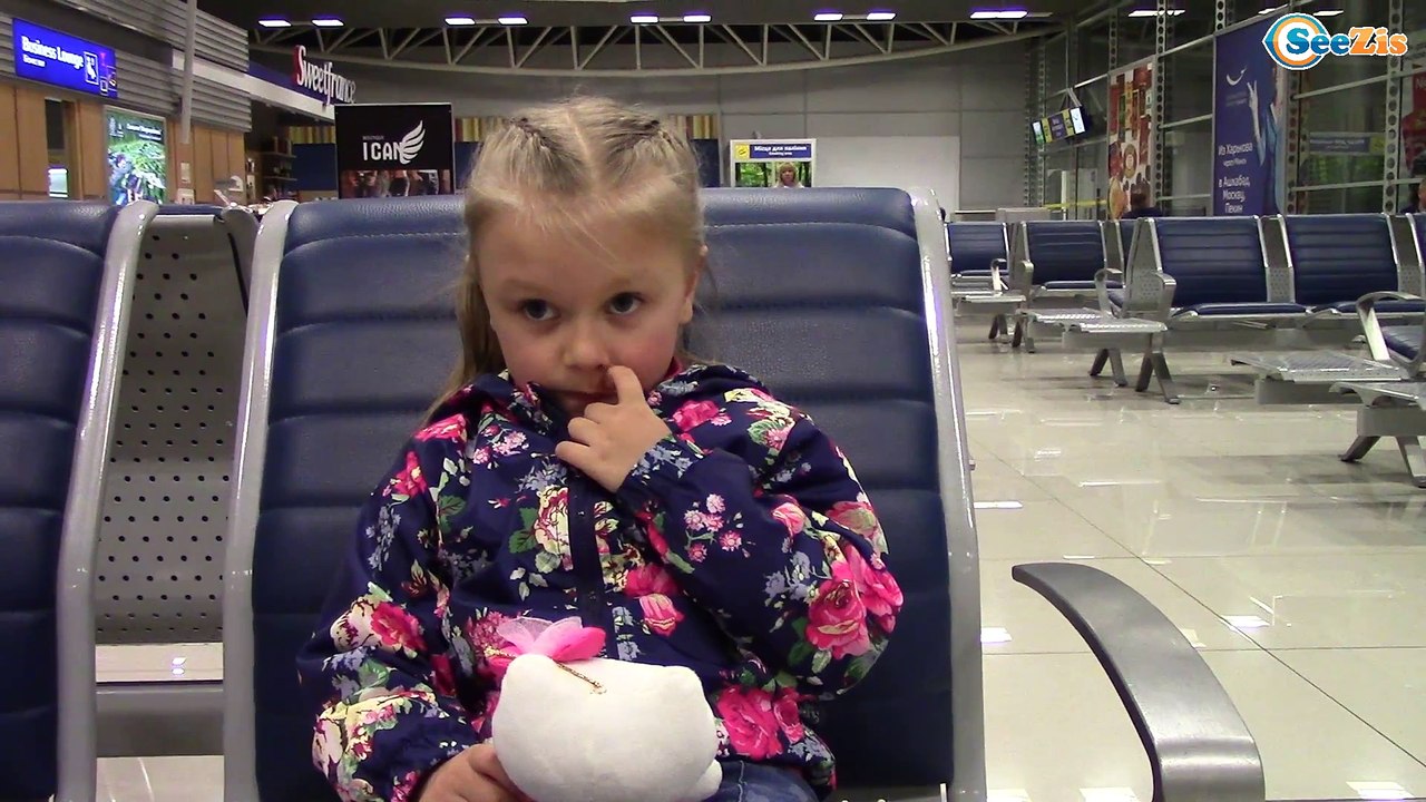 SPIDERMAN. Ярослава и Хелло Китти летят в Турцию. Видео для детей. Hello Kitty Toys. Tiki Taki Kids