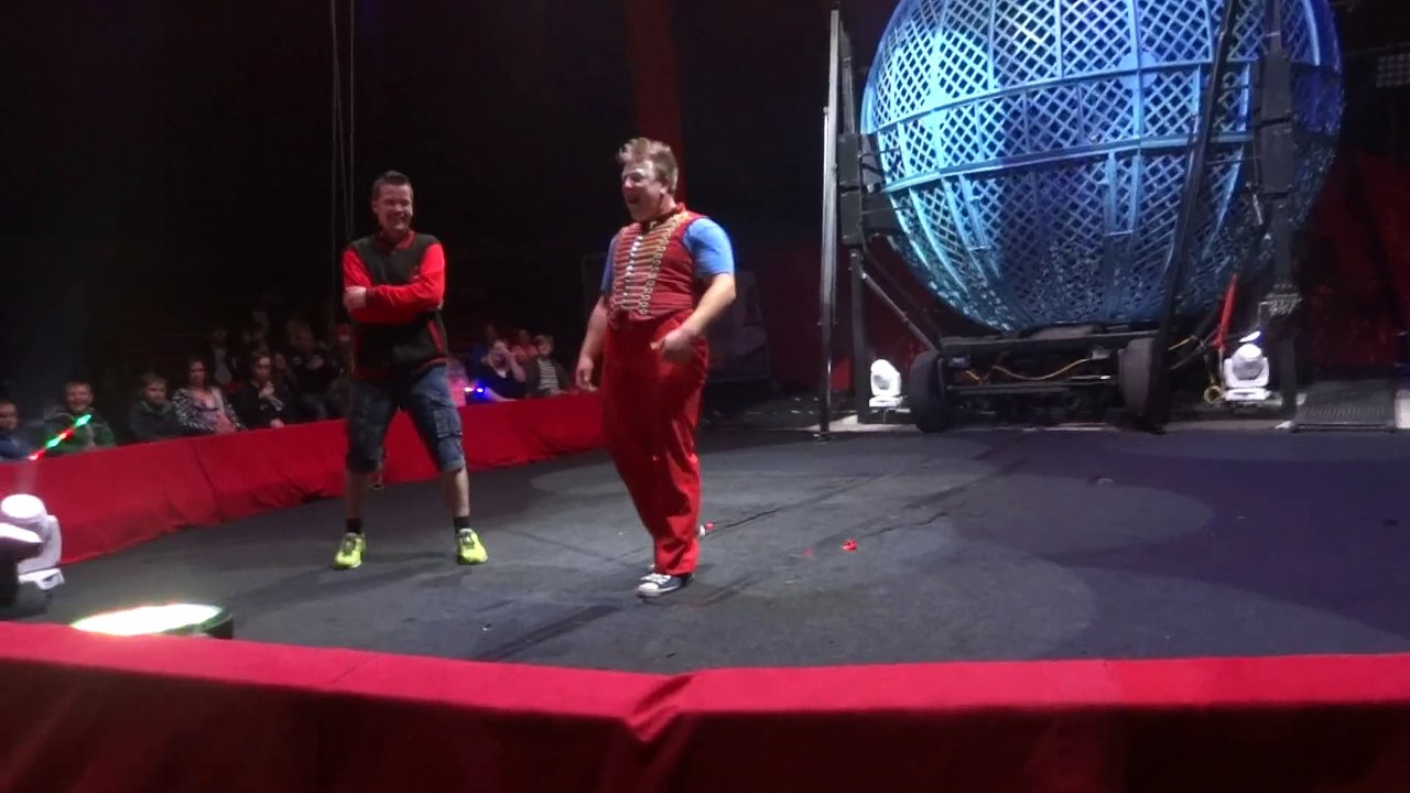 Cirque au Pays de Galles : Un spectateur mis KO par un clown