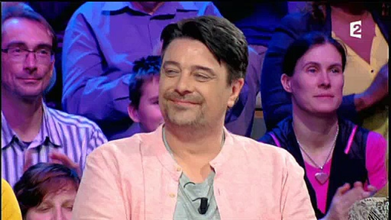 Nagui se moque du physique d'un candidat qui n'hésite pas à le basher ! Regardez