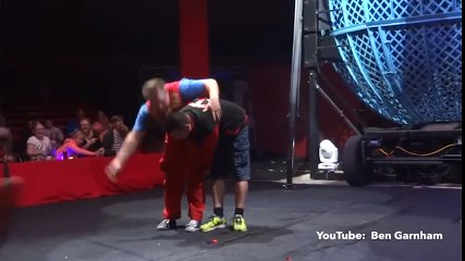 Вот такой "добрый" клоун!