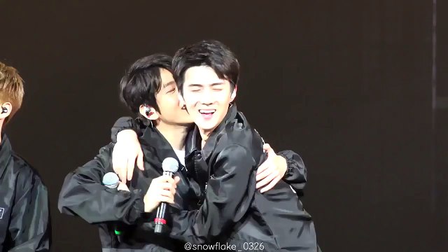 160305 EXO PLANET #2 Dalian – The EXO’luXion - Baekhyun kissing Sehun