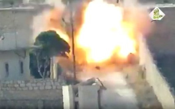 İran Askerleri Suriye'de Tow Füzesiyle Vuruldu