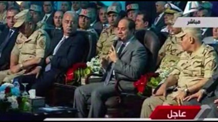 شاهد.. السيسي يداعب الحضور: "ليه حطين سجادة زرقا فين الحمرا؟!"
