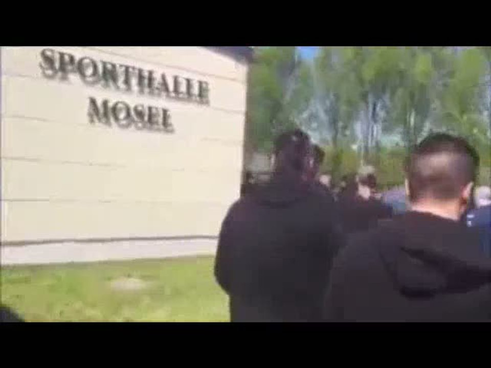 Galatasaray - Beşiktaş kavgasından kan donduran görüntüler: Silah çekilmiş!