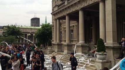 Protesters TP parliament building in Serbia