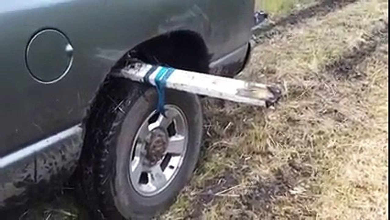 Pour ne plus jamais galérer à dégager votre voiture enlisée dans la boue !