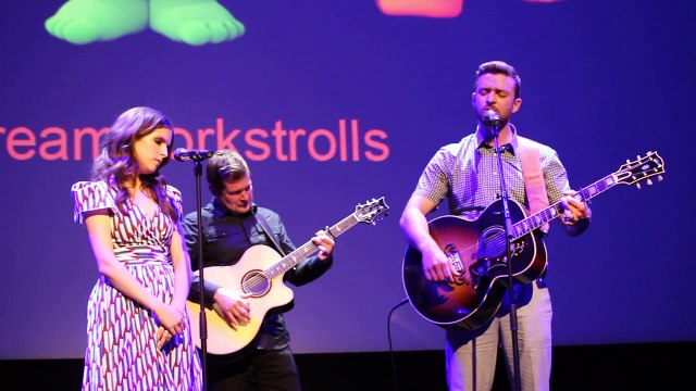 Justin Timberlake & Anna Kendrick Perform True Colors At Cannes 2016