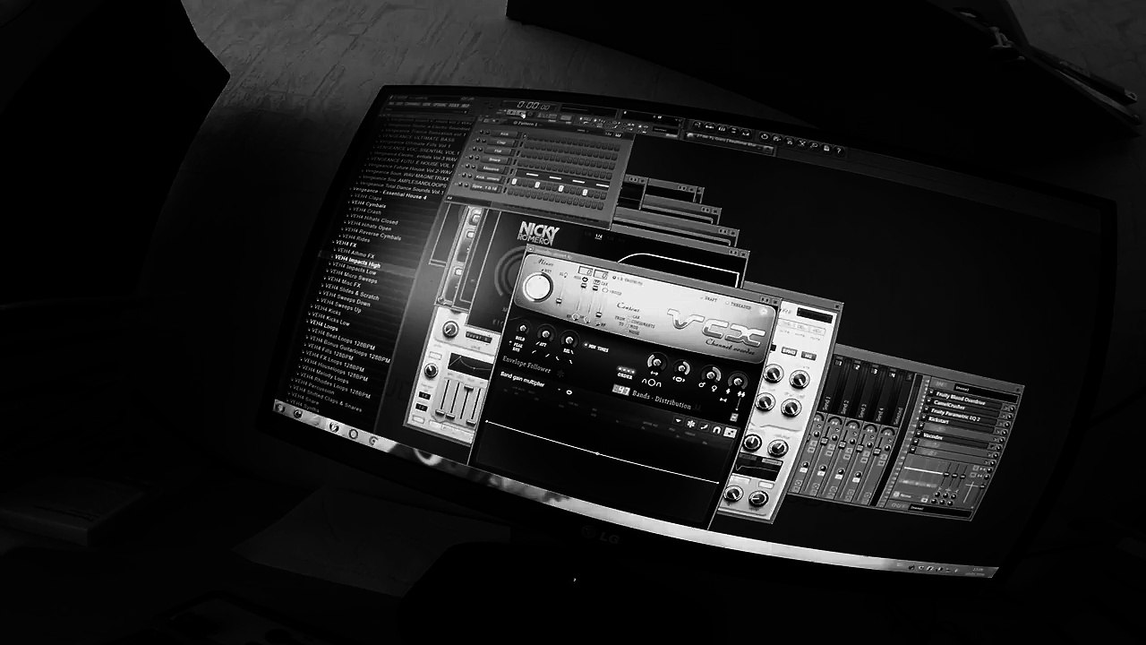 Leat'eq - How to Make a Track Using Your Girlfriend