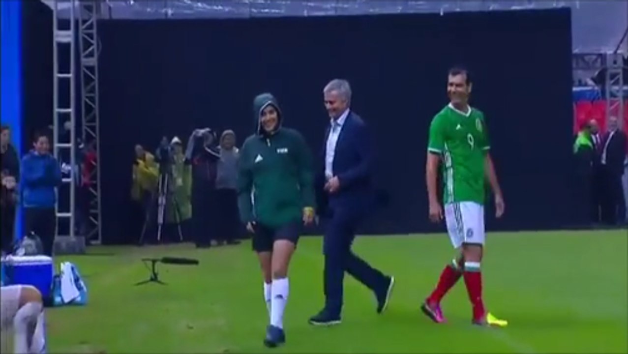 Jose Mourinho Goes Crazy And Tackles Opposite P...