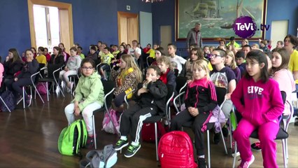 Daniel Mangeas et les enfants de St-Hilaire-du-Harcouet