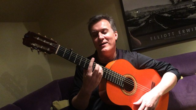 André Charbonneau a la guitare qui le démange